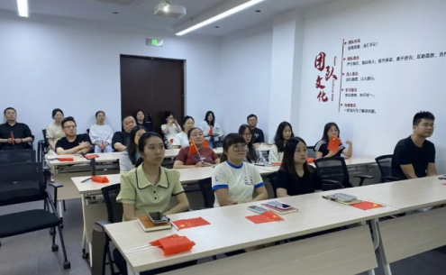 祝祖国繁荣昌盛 | 无锡腾方销售部员工共观阅兵盛典