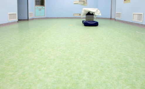 PVC 塑胶地板与地板革：形似之下的质效鸿沟